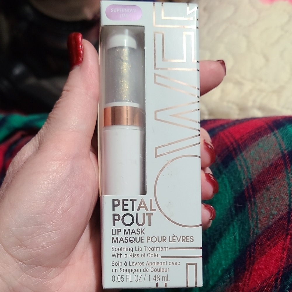 Flower Petal Pout Lip Mask